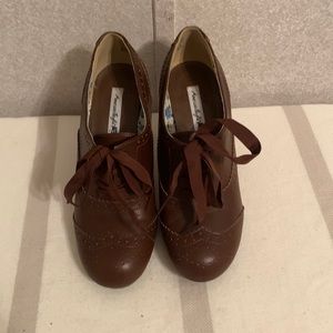 American Eagle Outfitters lace up high heel shoe/bootie size 7 1/2